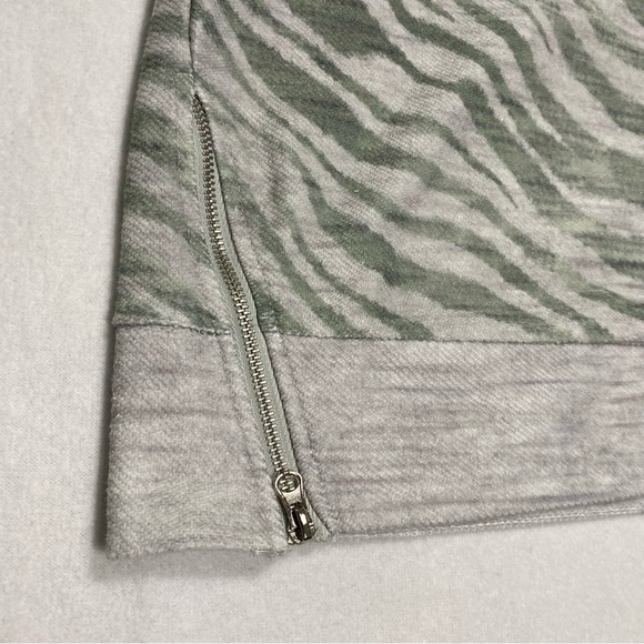 NWT CATO Green/Gray Animal Print Pullover Crew Sweatshirt Size M #0941 - Picture 6 of 11